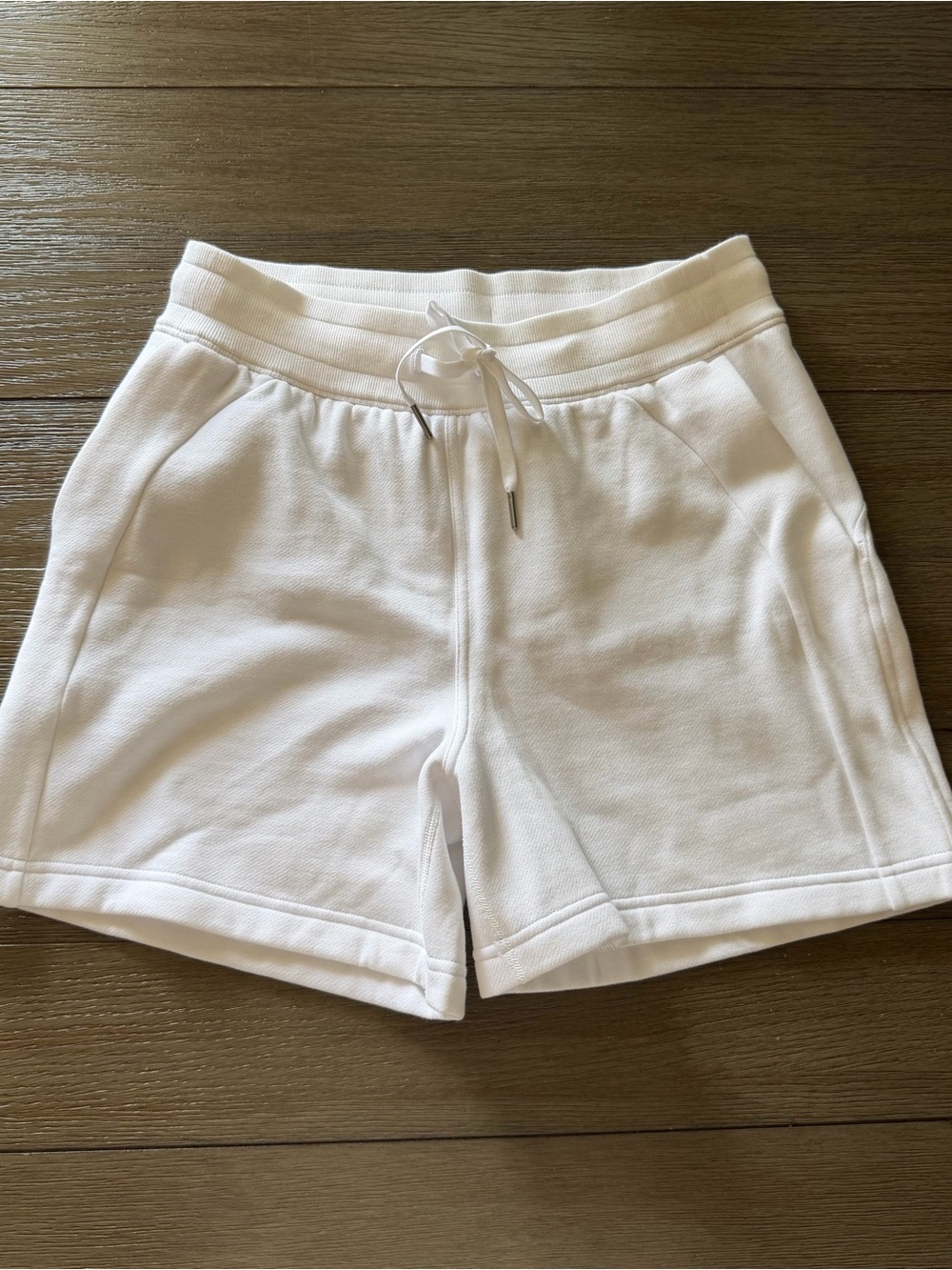 NEW Lululemon White Scuba High-Rise Shorts, 8
